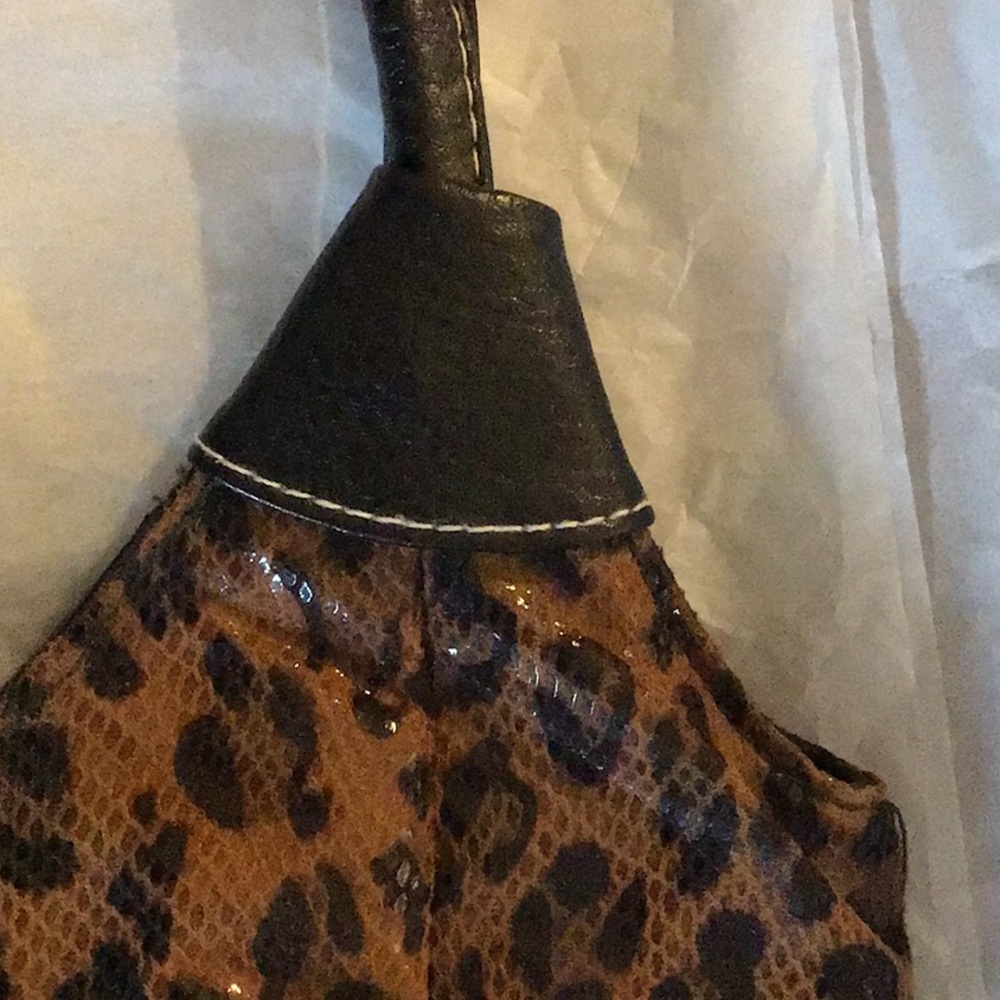 Bueno Leopard Print Purse - Picture 10 of 15
